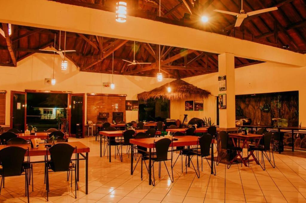 Augusta Sukabumi Hotel Exterior foto