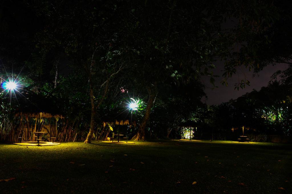 Augusta Sukabumi Hotel Exterior foto